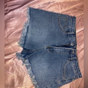 High Waisted Butterfly Print Raw Hem Denim Short/medium wash from SHEIN, size 6